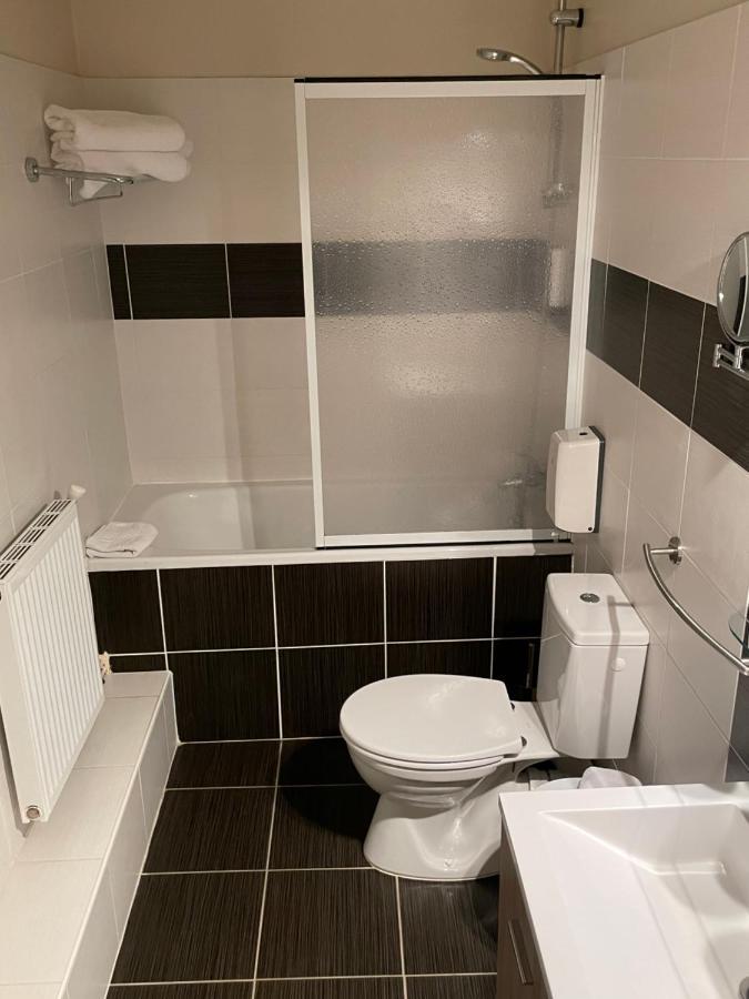Contact Hotel Les Platanes Villeneuve Sur Lot Centre Exterior photo