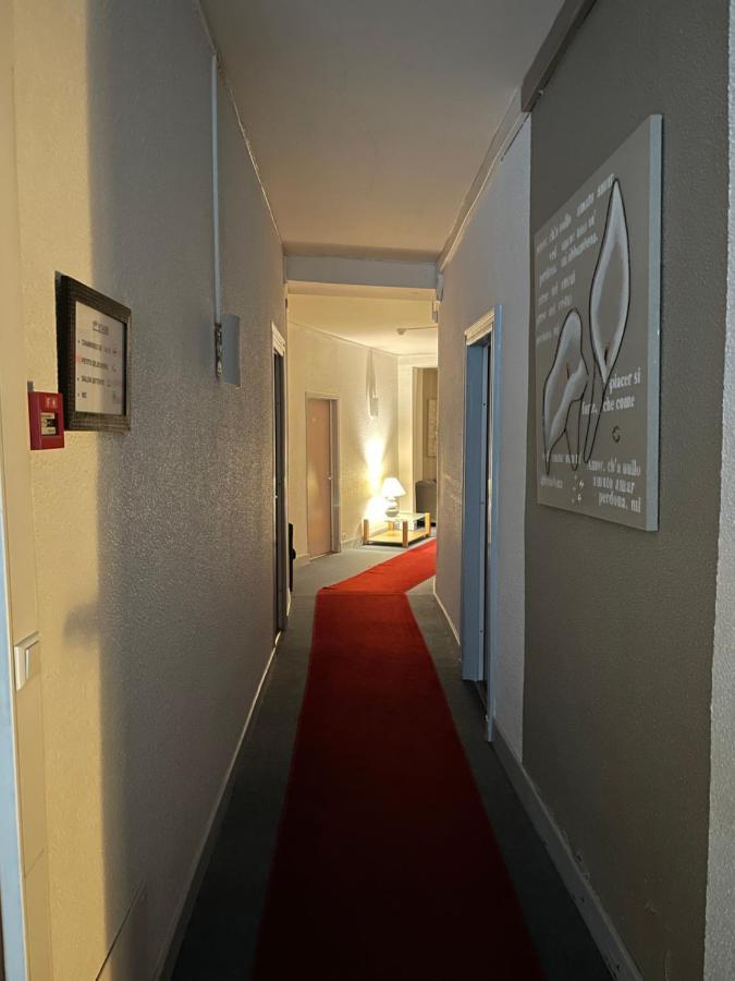 Contact Hotel Les Platanes Villeneuve Sur Lot Centre Exterior photo