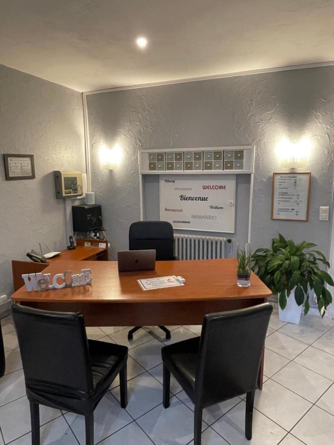 Contact Hotel Les Platanes Villeneuve Sur Lot Centre Exterior photo
