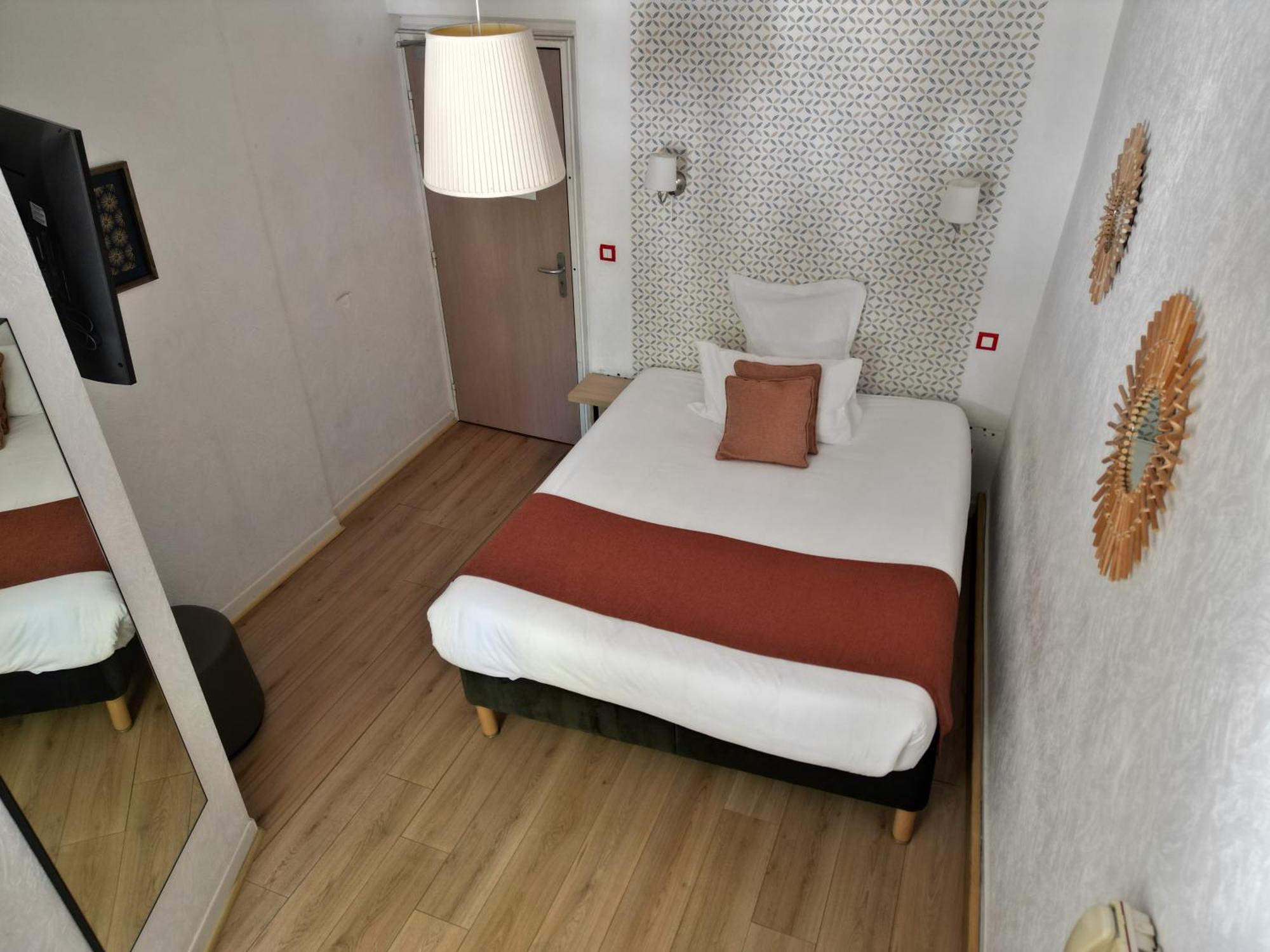 Contact Hotel Les Platanes Villeneuve Sur Lot Centre Exterior photo