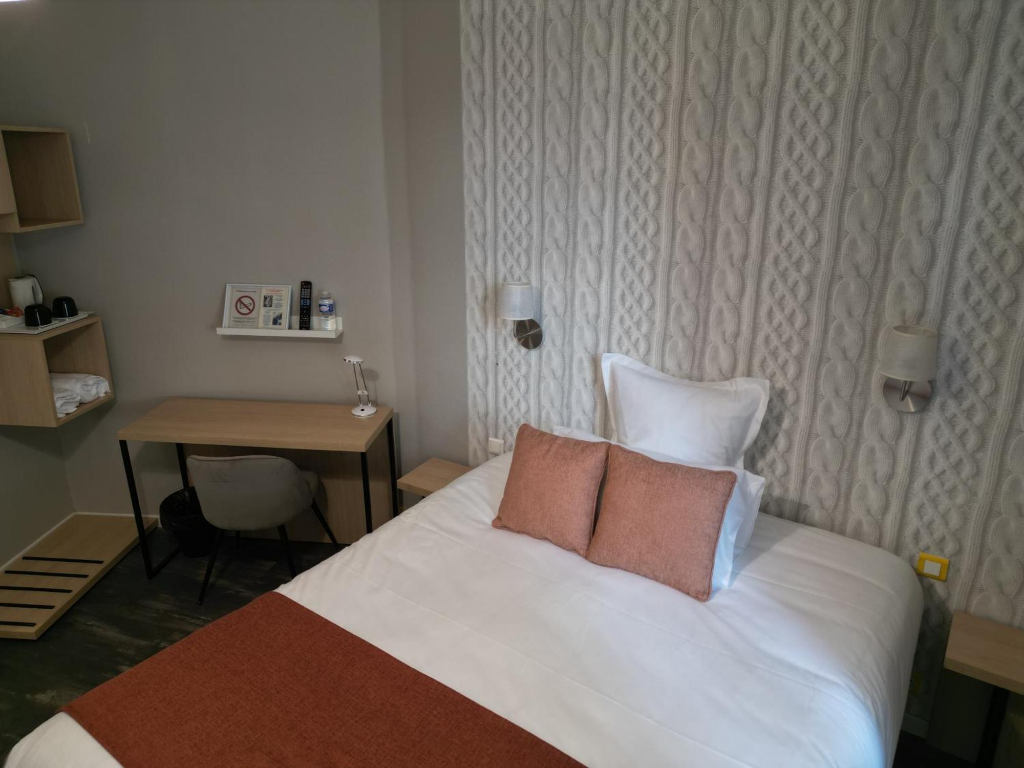 Contact Hotel Les Platanes Villeneuve Sur Lot Centre Exterior photo