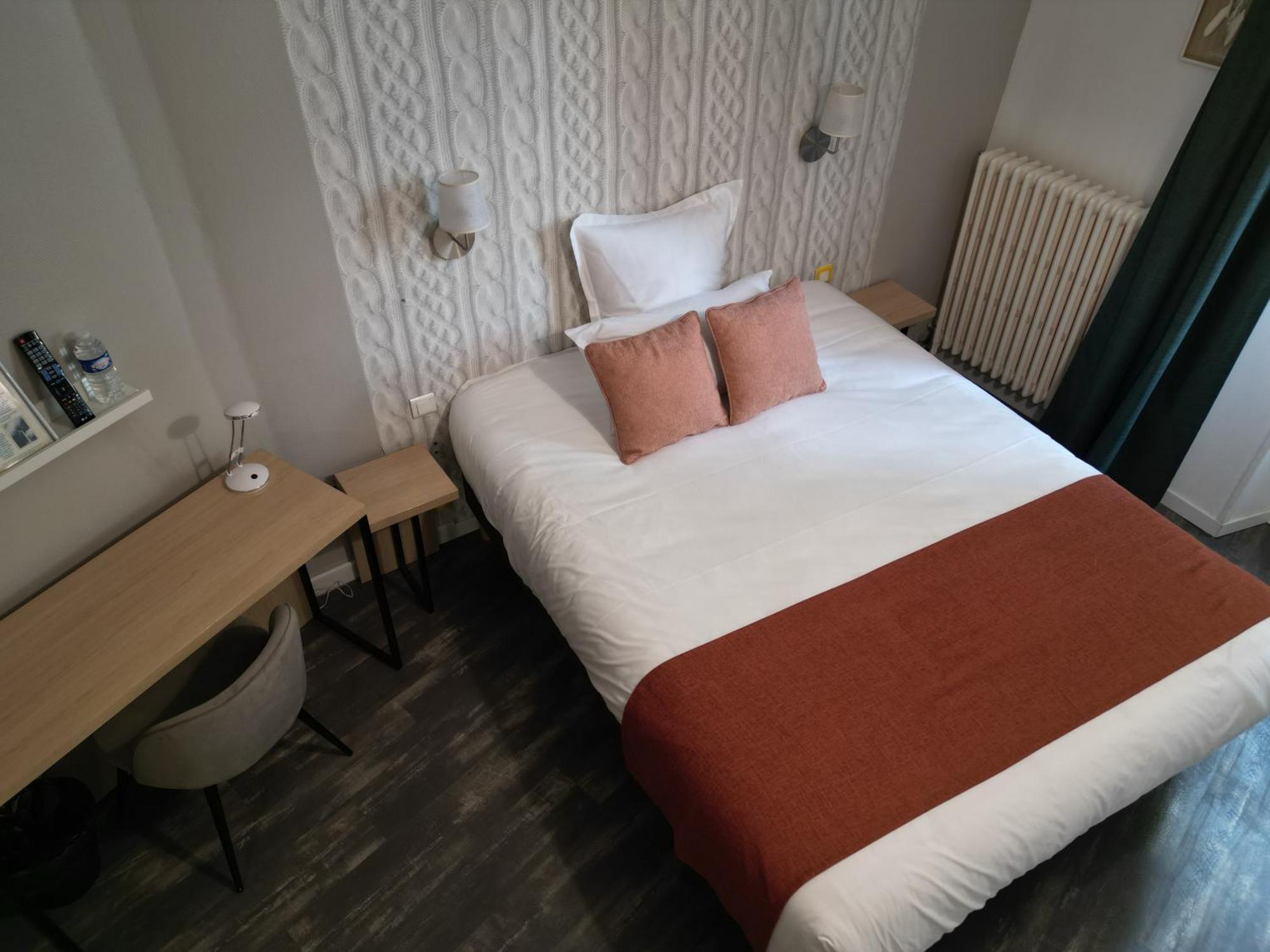 Contact Hotel Les Platanes Villeneuve Sur Lot Centre Exterior photo
