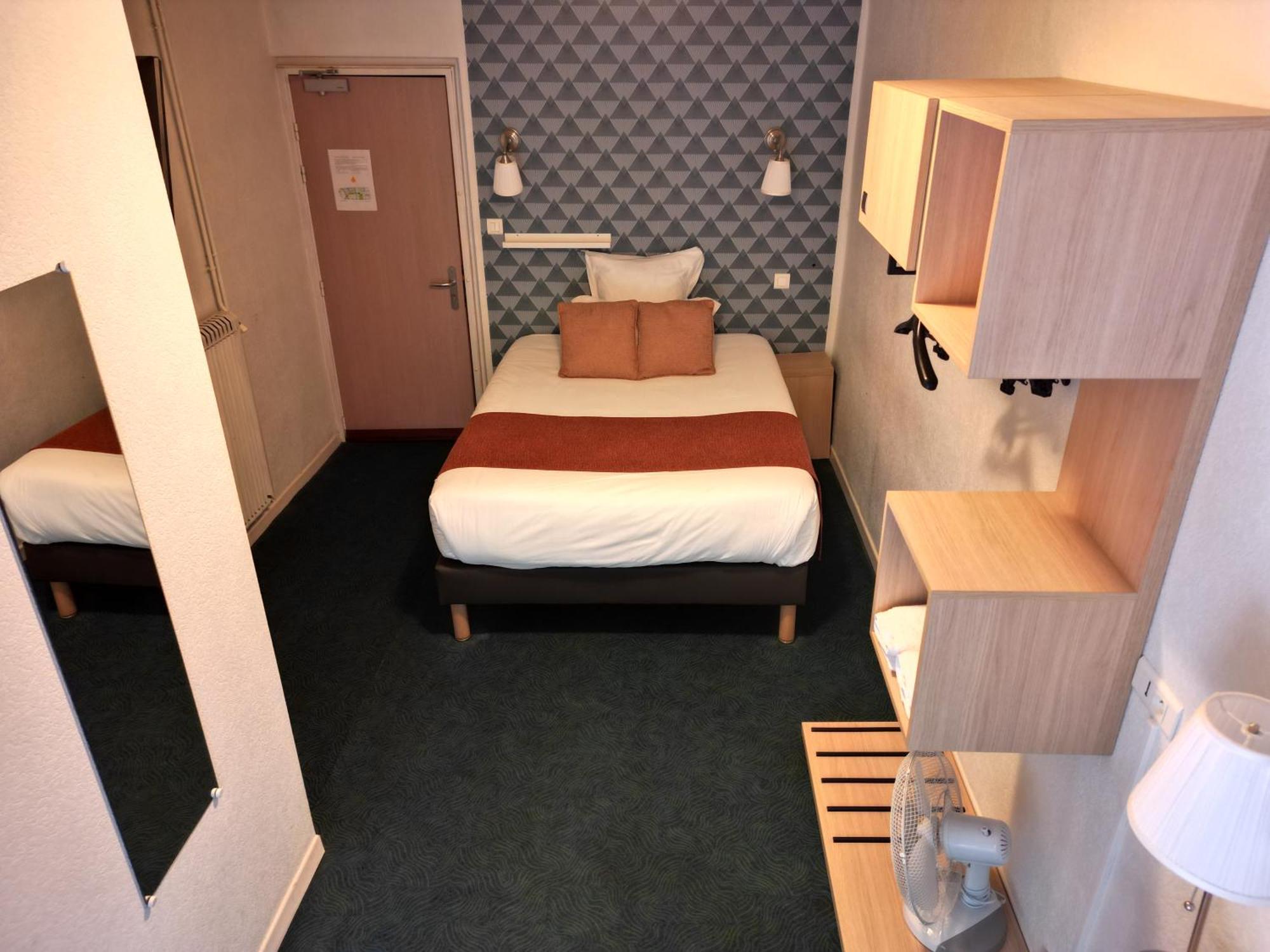 Contact Hotel Les Platanes Villeneuve Sur Lot Centre Exterior photo