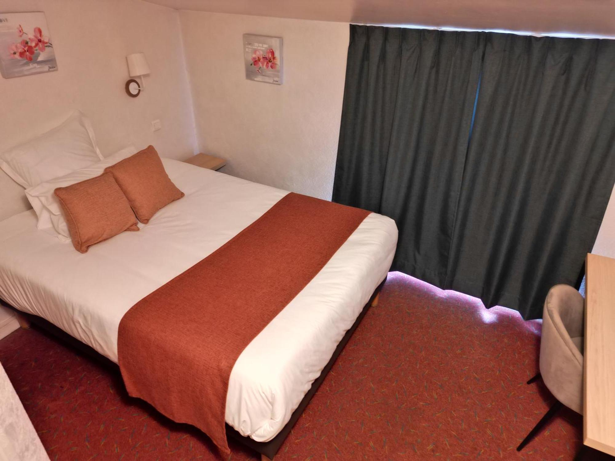 Contact Hotel Les Platanes Villeneuve Sur Lot Centre Exterior photo