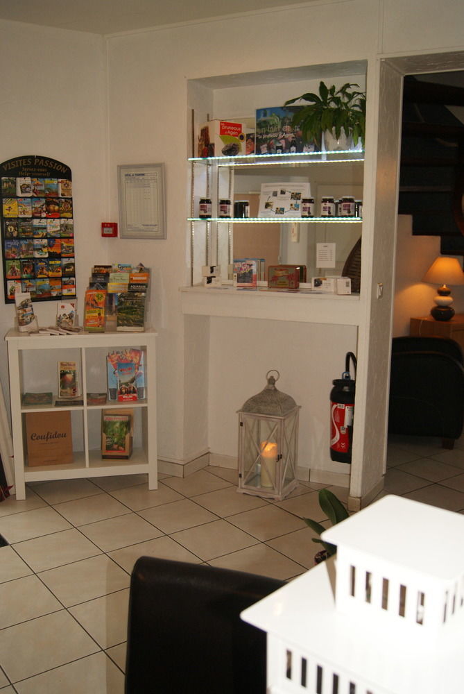 Contact Hotel Les Platanes Villeneuve Sur Lot Centre Exterior photo