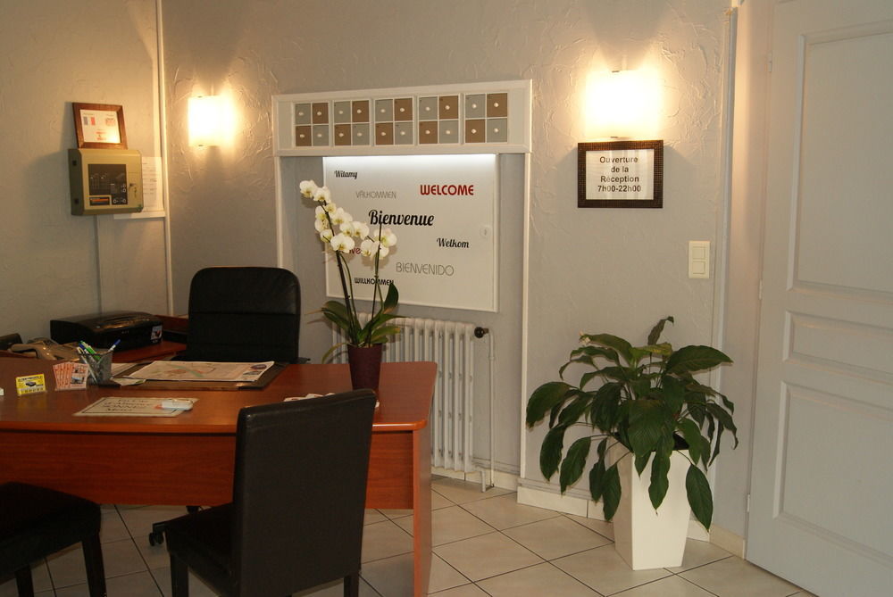 Contact Hotel Les Platanes Villeneuve Sur Lot Centre Exterior photo