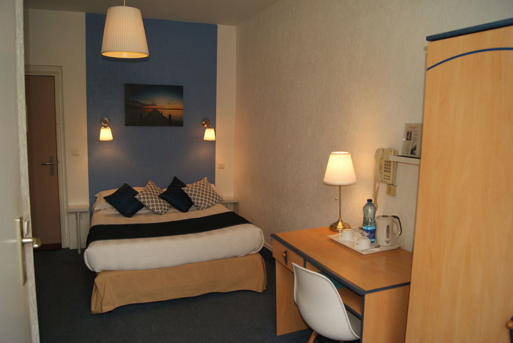 Contact Hotel Les Platanes Villeneuve Sur Lot Centre Exterior photo