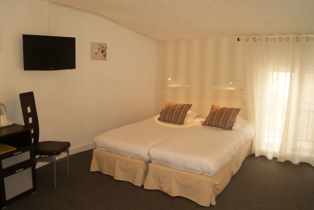 Contact Hotel Les Platanes Villeneuve Sur Lot Centre Exterior photo
