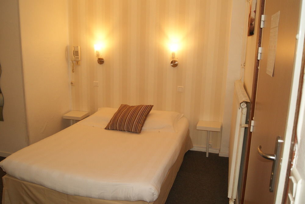 Contact Hotel Les Platanes Villeneuve Sur Lot Centre Exterior photo