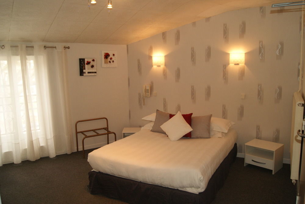 Contact Hotel Les Platanes Villeneuve Sur Lot Centre Exterior photo