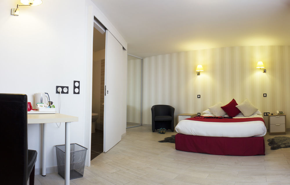 Contact Hotel Les Platanes Villeneuve Sur Lot Centre Exterior photo