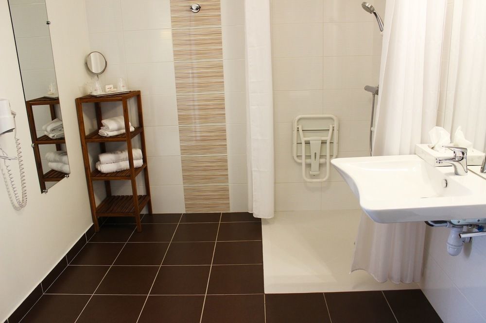 Contact Hotel Les Platanes Villeneuve Sur Lot Centre Exterior photo